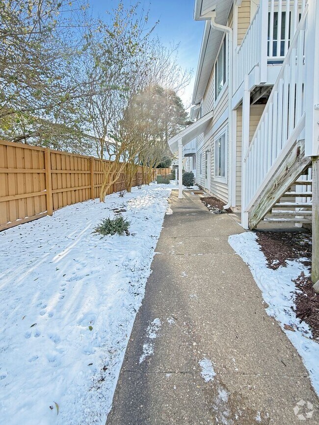 Building Photo - Cute Condo in the Great Neck area