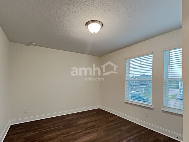 Building Photo - 945 Heavenly Drive