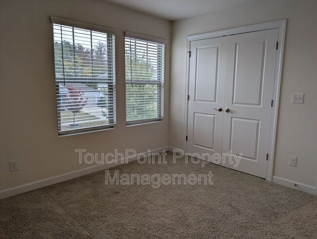 Building Photo - 5906 Fenway Dr