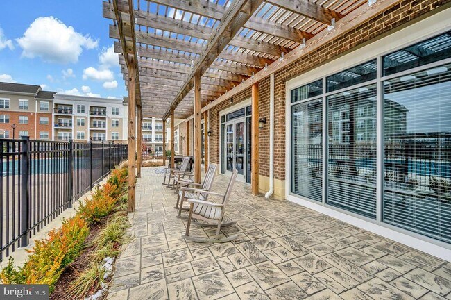 Building Photo - 9403 Pacific Elm St