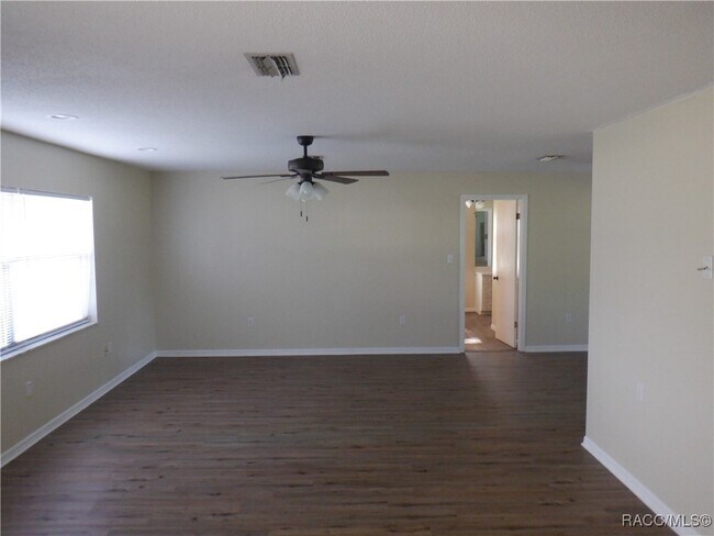 Building Photo - 281 E Falconry Ct