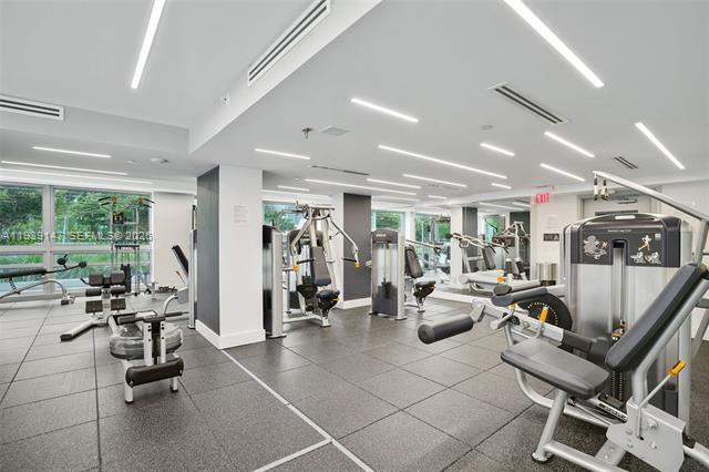 Building Photo - 1541 Brickell Ave