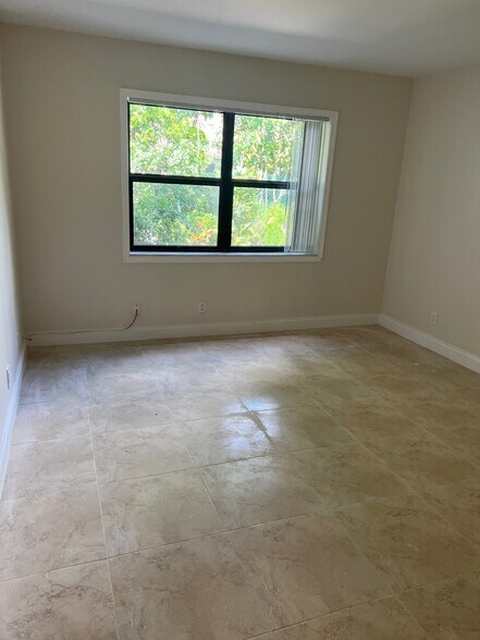 Building Photo - 3115 Oakland Shores Dr