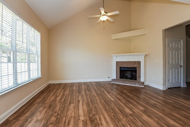 Building Photo - 110 Cessna Dr