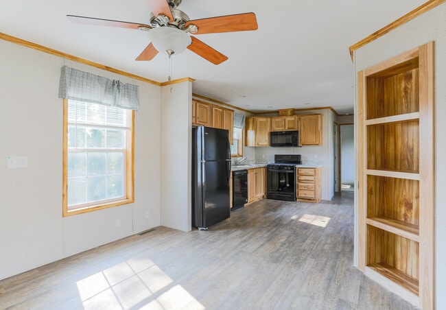 Building Photo - Lake Erie Estates