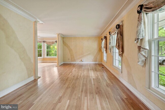 Building Photo - 720 Beacon Hill Terrace