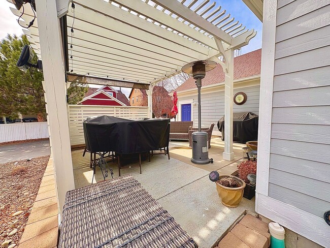 Building Photo - Stunning Home with ~4,000sqft of Living Space In a Great Location!