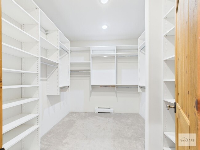 Building Photo - Beautifully Done Custom Built Townhouse wi...