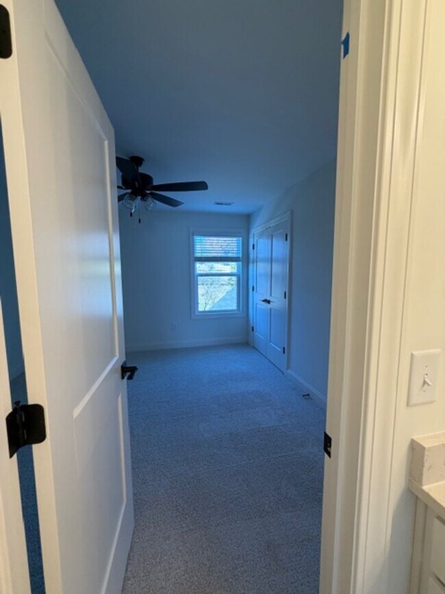 Building Photo - Maryville 37803 - 4 bedroom 3.5 bath - call Ed Johnson 865-924-5045