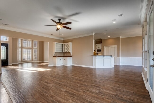 Building Photo - 529 Chippendale Dr