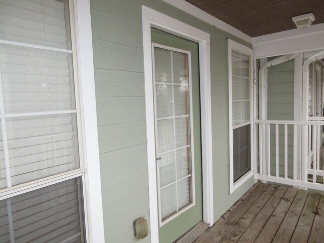 Building Photo - Great Townhome near Downtown