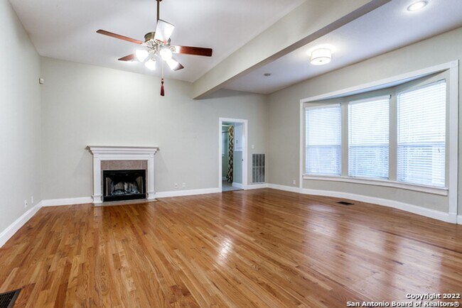 Building Photo - 4-BEDROOM IN ALAMO HEIGHTS