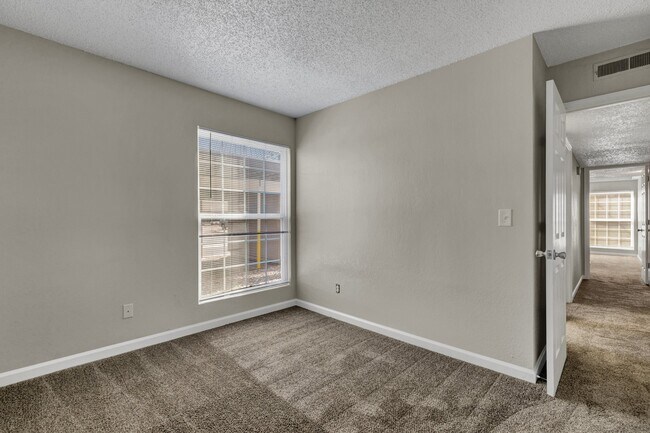 Building Photo - 3140 Van Teylingen Dr