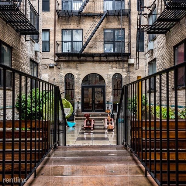 Building Photo - 1625 Putnam Ave