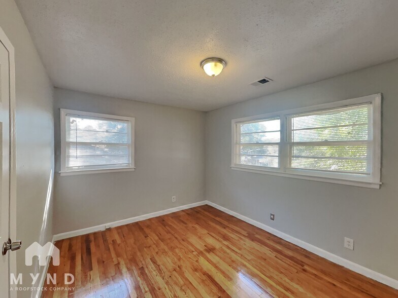 Building Photo - 1768 Santa Cruz Dr