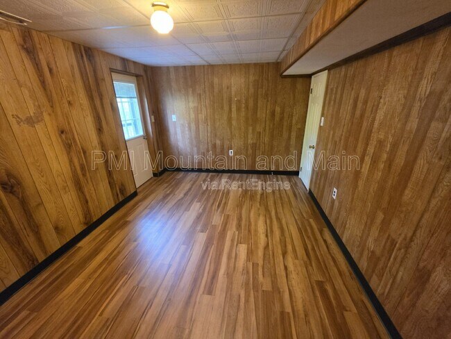 Building Photo - 15 Ginell Cir