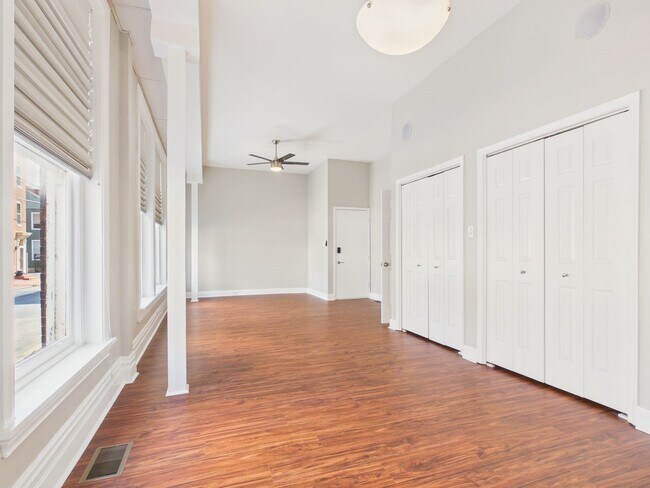 Building Photo - 1017 N Front St