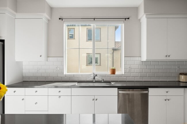 Building Photo - Beautiful Condo in Rancho Soleo Community in Temecula!