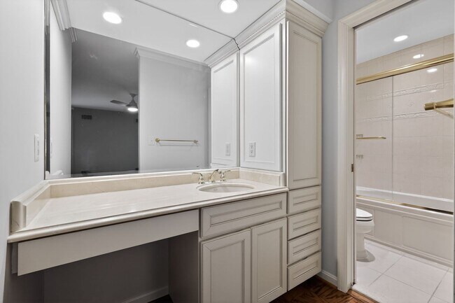 Building Photo - Old Town Alexandria Home | April Incentives Available