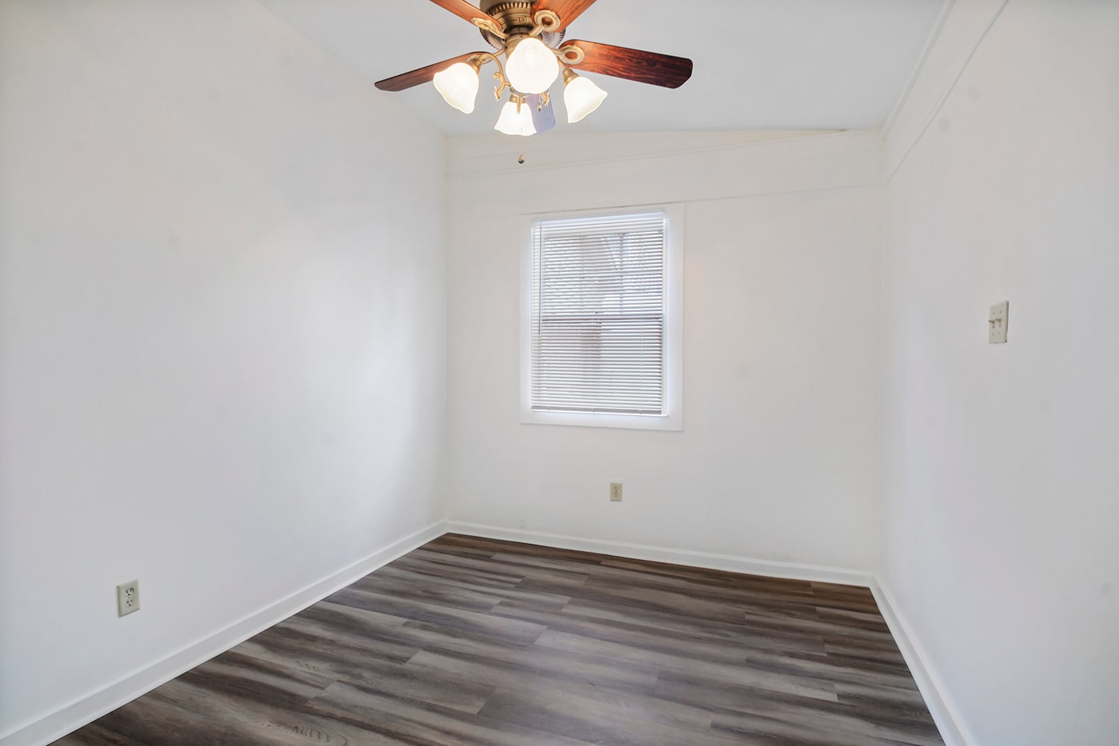 Building Photo - 2617 Dante St