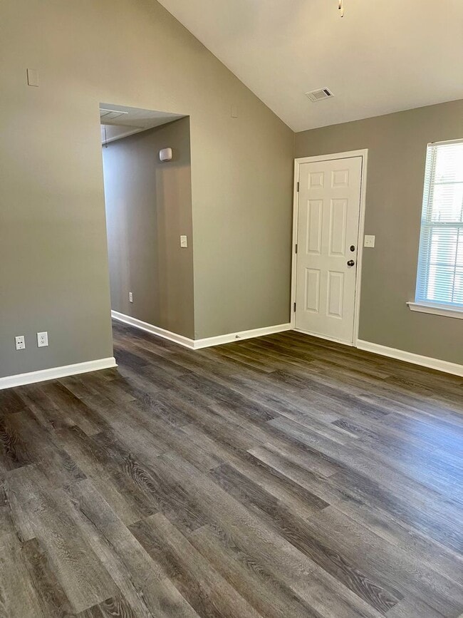 Building Photo - Beautiful 3 bedroom home in Hampton