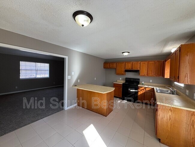 Building Photo - 125 Almond Cove