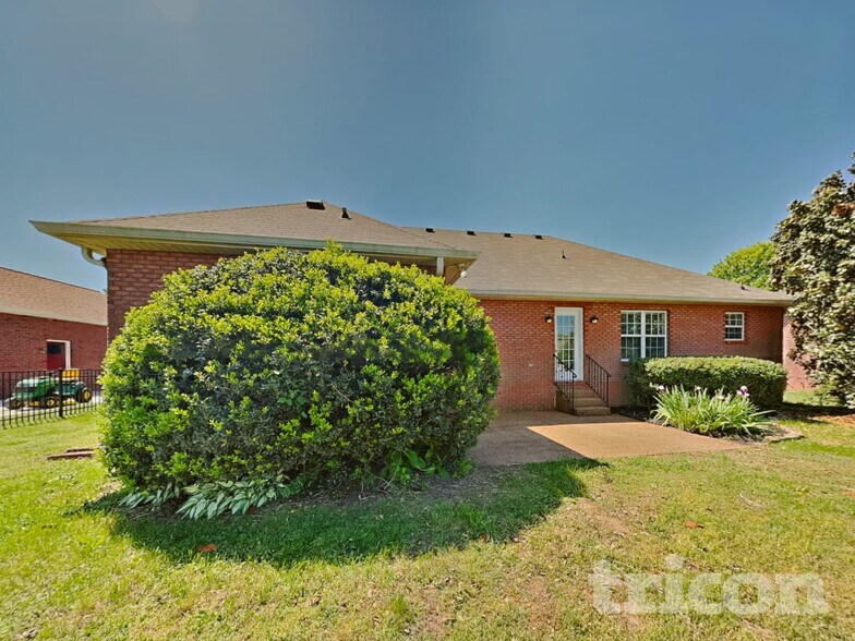 Building Photo - 1090 Pinehurst Dr