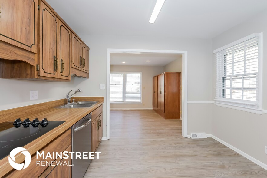 Building Photo - 4000 W 63rd St