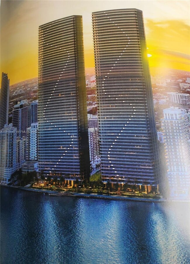 Building Photo - 700 NE 24th St