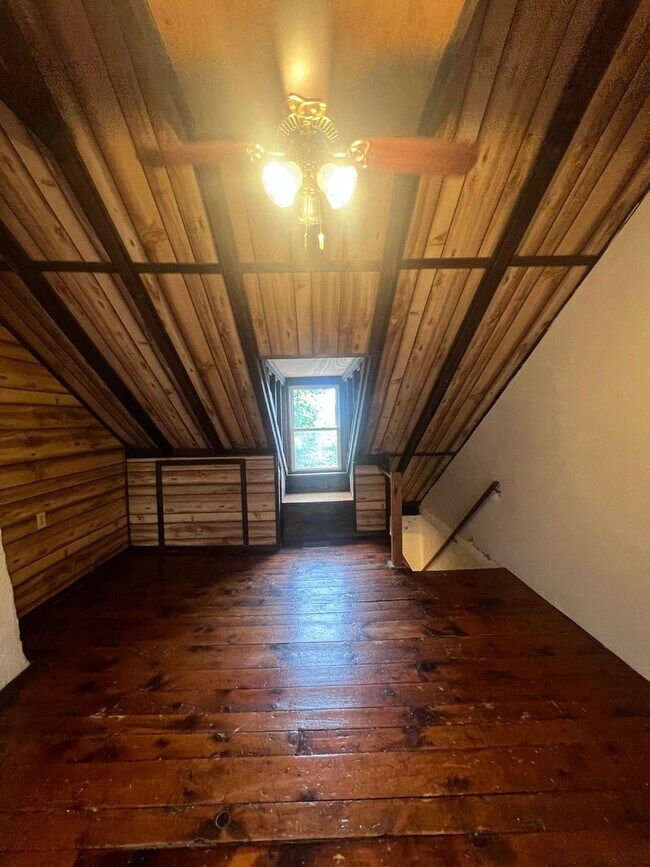 Building Photo - Spacious 3 Bedroom House Available Now!