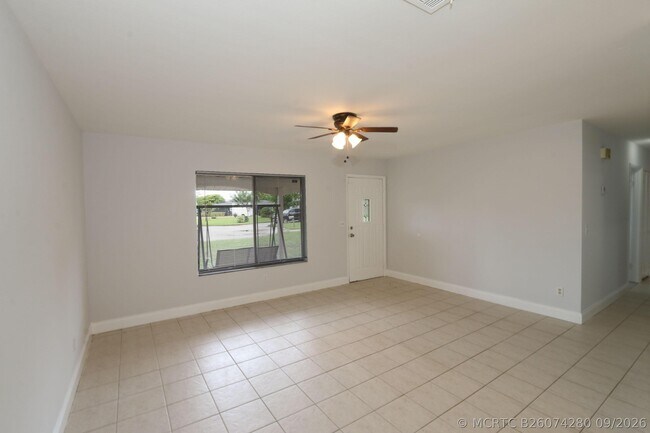 Building Photo - 400 SW Ruffner Ct