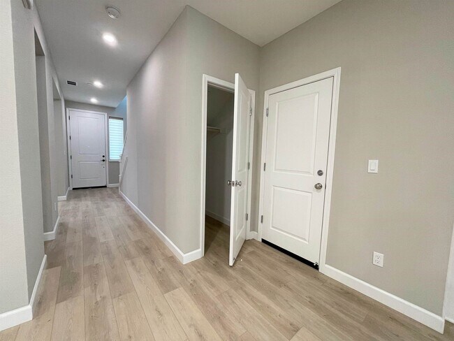 Building Photo - 1887 Orfanos Ranch Dr