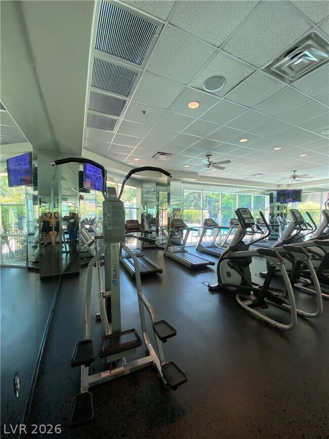 Building Photo - 20 E Serene Ave