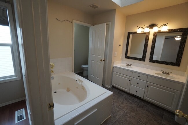 Building Photo - 4764 N Eugene St