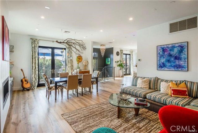 Building Photo - 700 S Broadway