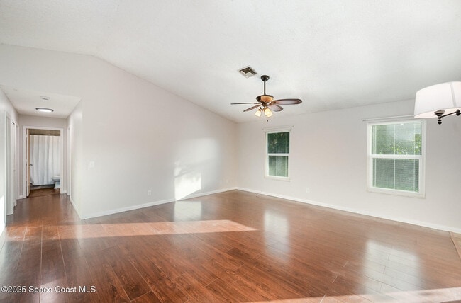 Building Photo - 511 Biscayne Ln