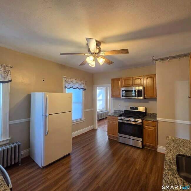 Building Photo - 142 Oakland Terrace
