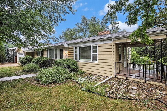 Building Photo - Cheyenne Canyon / 3 bedroom, 2 car garge, ...