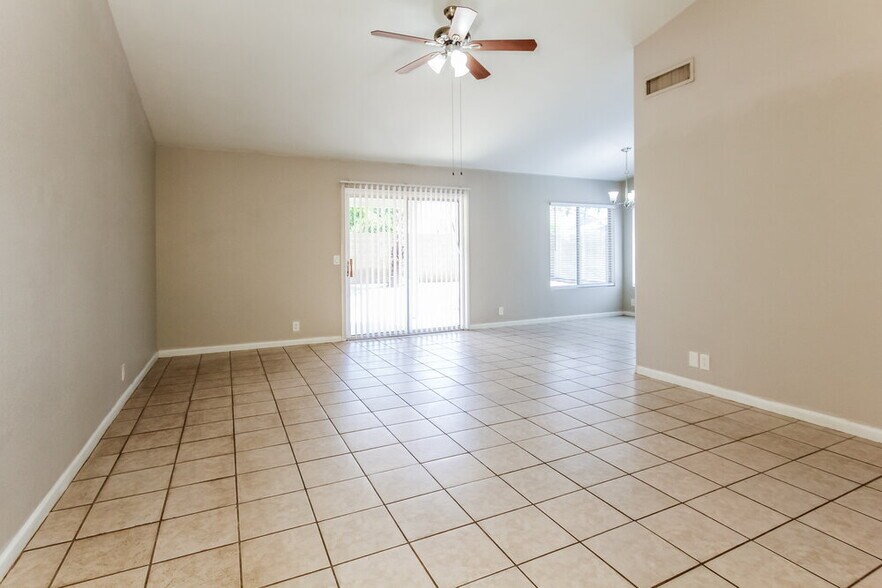 Building Photo - 6157 N 87th Ln