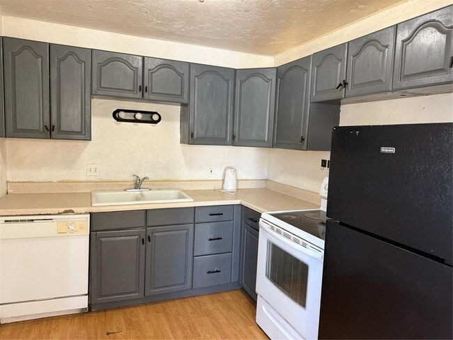 Building Photo - 4101 SE 11th St