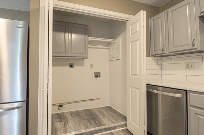 Building Photo - 6905 E 112th St