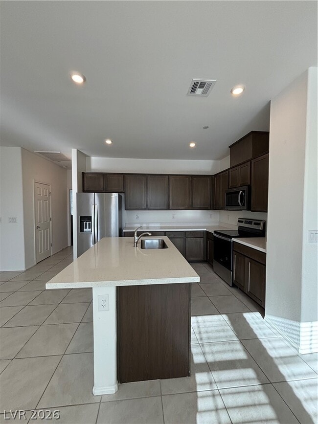 Building Photo - 5672 Sartorial St