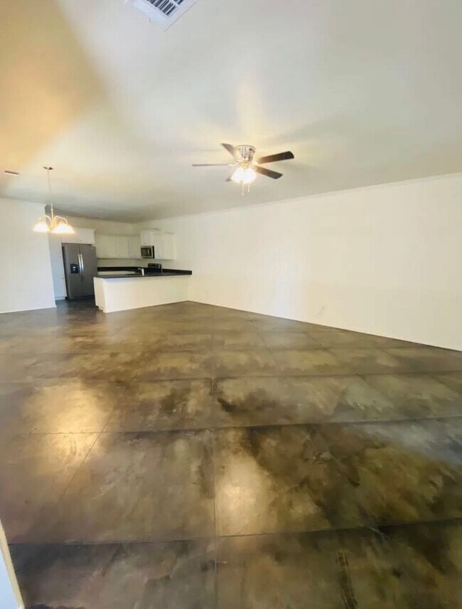 Building Photo - 5616 Gonzaga Ln