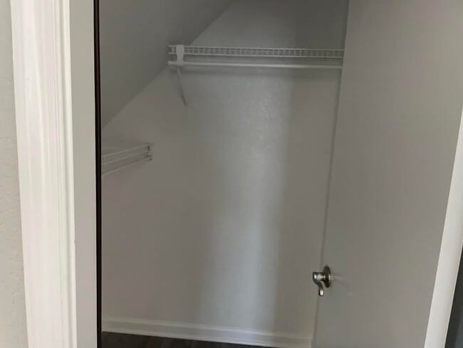 Building Photo - Woodbridge Pointe