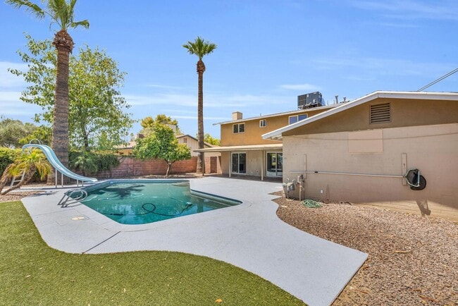 Building Photo - 6 Bedrooms, 3 Bath,  Pool CLOSE TO ASU (Rural & Broadway)