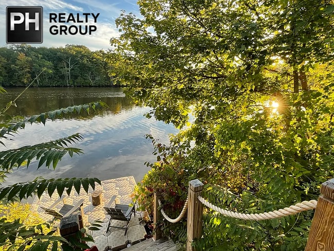 Building Photo - 157 Riverview Ave