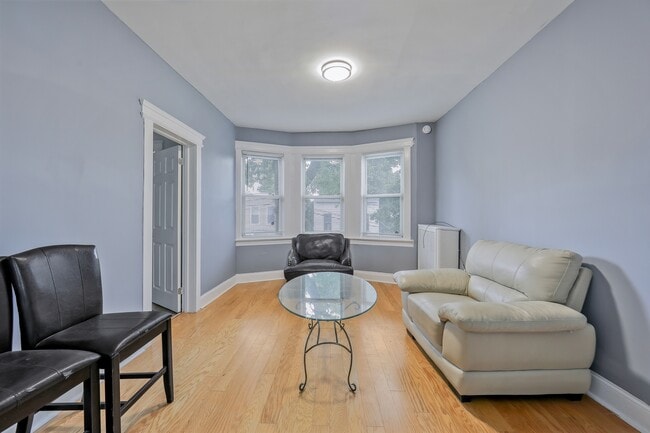 Building Photo - 26 Montrose Terrace