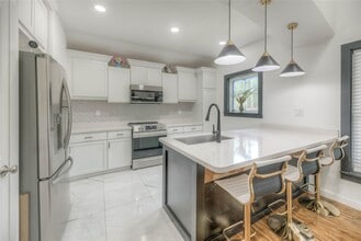 Building Photo - 193 Alibi Ln