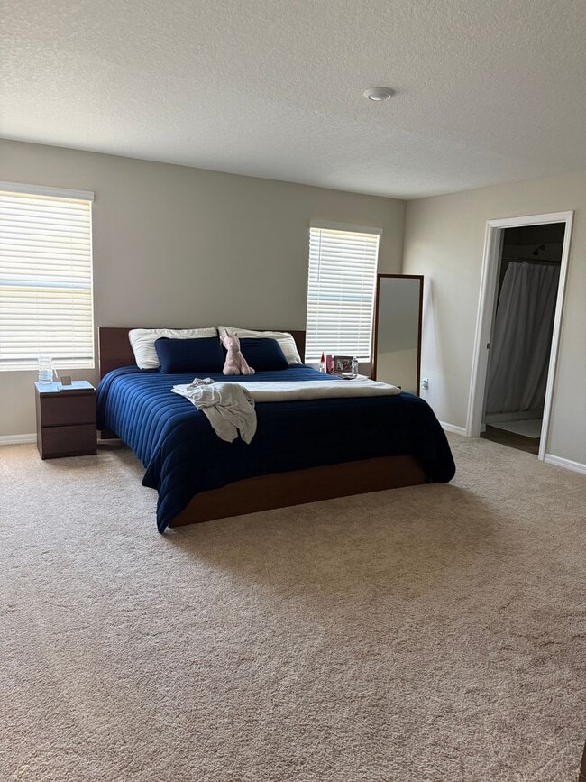 Building Photo - For Rent – Spacious 5-Bedroom Home in Lithia