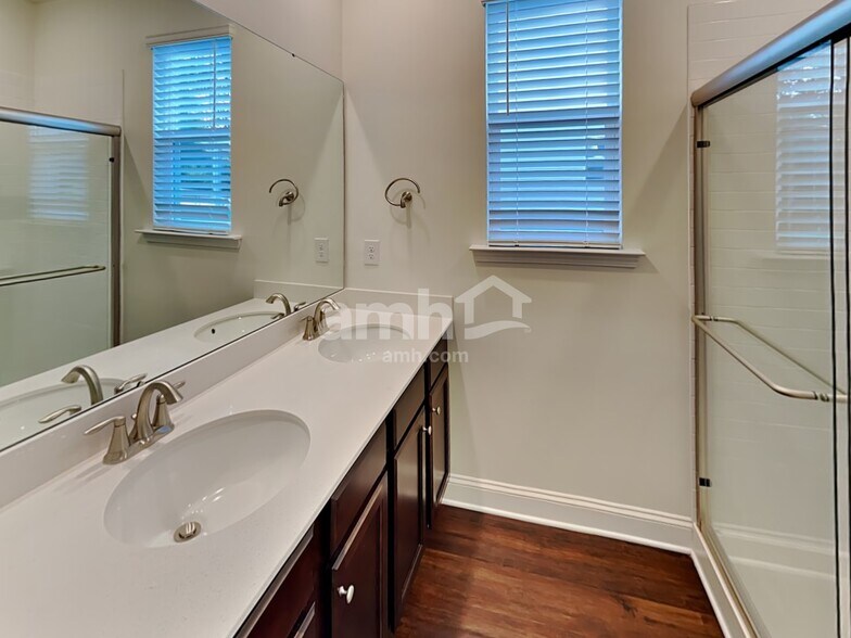 Building Photo - 542 Rivermist Dr
